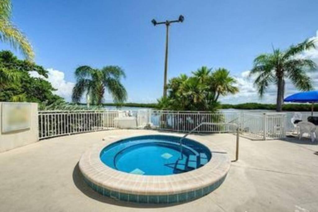 Manatee, Studio202, Beach Steps Away! Pool+Wifi Ruskin Exterior foto