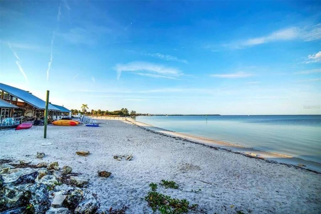 Manatee, Studio202, Beach Steps Away! Pool+Wifi Ruskin Exterior foto